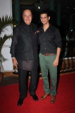Sharman Joshi, Prem Chopra at Prem Chopra_s bash for the success of Sharman Joshi_s film Ferrari Ki Sawaari on 20th June  2012 (97).JPG
